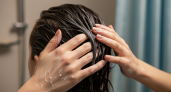 Моя волосы не пачкаются 7 дней подряд — секрет кроется в необычном методе мытья, который спасает всю зимнюю пору