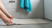 Умные хозяйки отказались от ковриков в ванной ради этих трех решений — никакой плесени и грязи