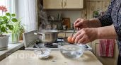 Скорлупа прилипает не из-за свежести яиц — всё решает температура в первые секунды варки