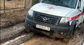 Скорая застряла в грязи под Рыбинском и вырвала задний мост