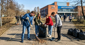 В Рыбинске стартовал общегородской субботник: чиновники, студенты и спортсмены убирают город