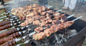 Секрет мягкого шашлыка без долгого маринования: добавляю обычный хлеб и мясо становится нежнее сливочного масла