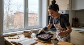 Забудьте про долгую выпечку: этот ленивый пирог из простых продуктов спасает меня за 15 минут до прихода гостей