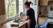 Забудьте про кухонные губки: я нашла гигиеничную альтернативу, которая экономит деньги и моющее средство