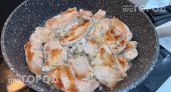 Больше не готовлю курицу без щепотки соды: этот простой трюк делает даже сухое филе максимально сочным
