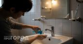 Перестала тратить деньги на бытовую химию: ополаскиватель для рта заменил мне десяток средств для чистоты