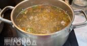 Перестаньте портить суп этим популярным овощем: он перебивает вкус блюда, лучше замените его на этот продукт