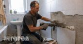 Перестаньте переплачивать за кафель: этот материал для ванной клеится за вечер и служит годами без плесени