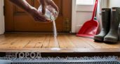 Больше не покупаю дорогую бытовую химию: горничная отеля показала, как соль заменяет все средства в доме