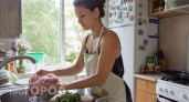 Прекратите мыть мясо под краном: вы неосознанно превращаете свою кухню в настоящий очаг опасных инфекций