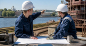 Буксир-трансформер с подъемной рубкой готовят к работе на Неве