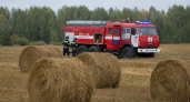 Под Рыбинском пожар уничтожил 13 рулонов сена в деревне Большой Дор