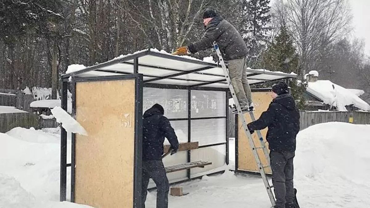 Крыши остановок в Рыбинске не выдерживают снежной нагрузки