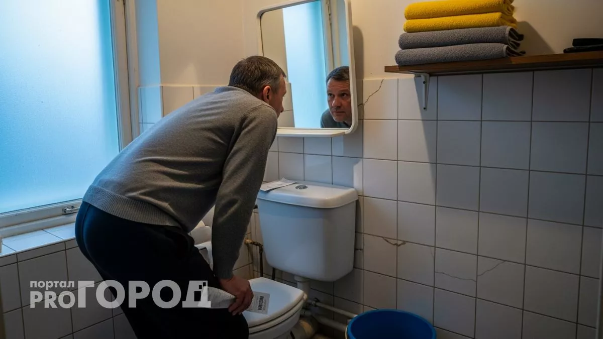 Японцы садятся в туалете задом наперёд и врачи признали этот метод лучше привычного