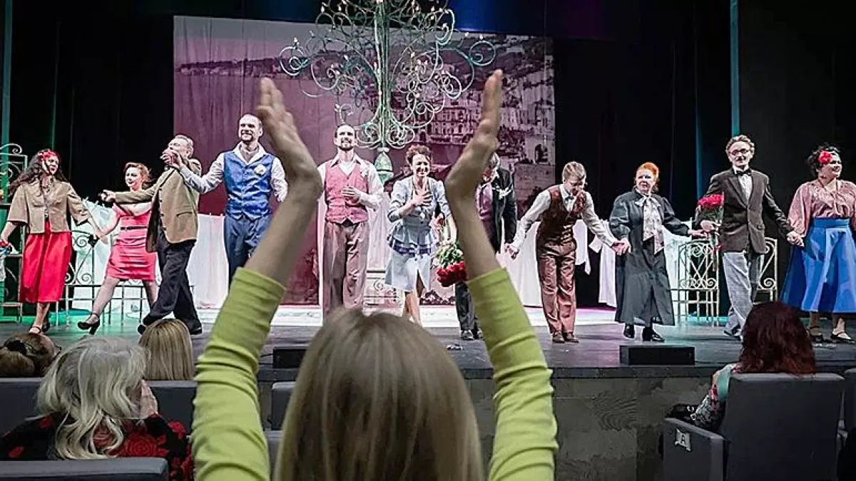 Рыбинские актеры получили овации в театре Михалкова