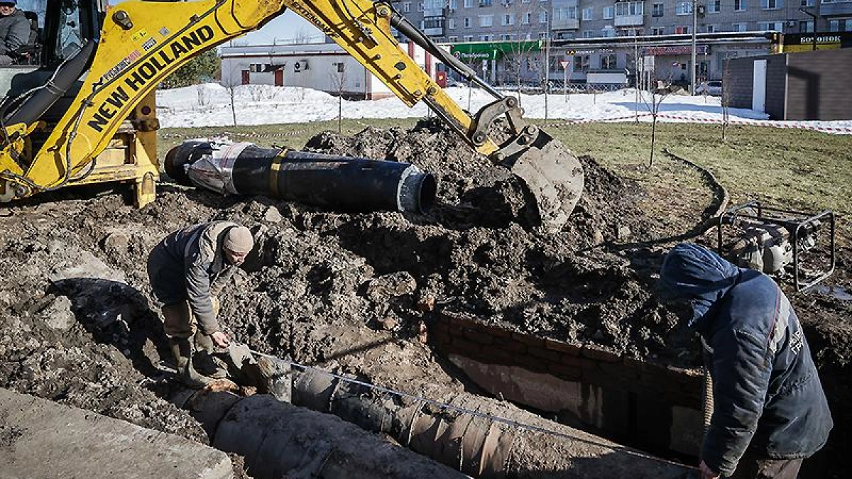 Горячее озеро посреди сквера топило Веретье всю зиму