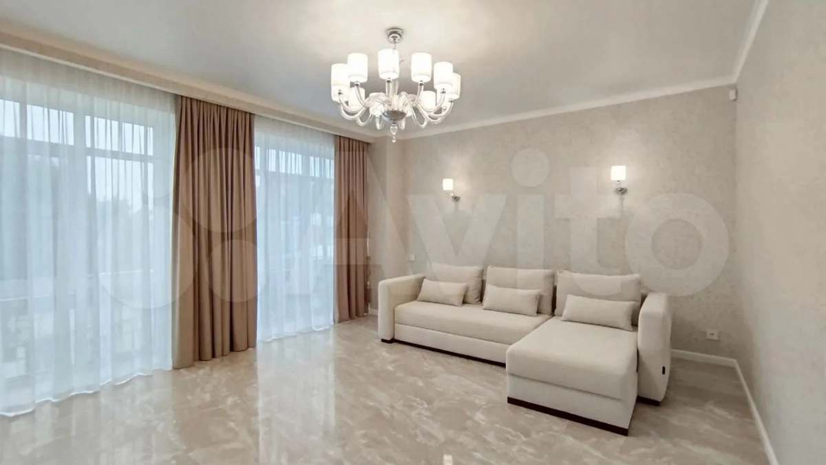 Потолки 3 метра, гардеробная в 11 квадратов и окна на три стороны света: шикарную квартиру продают в Рыбинске за 27 млн