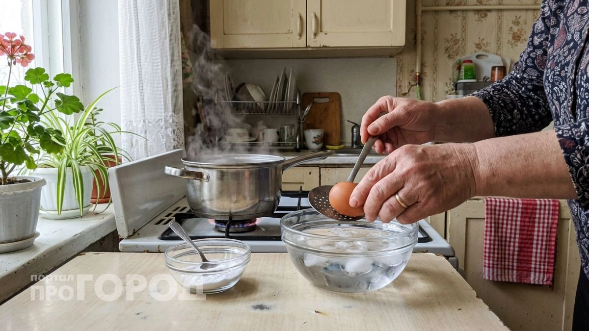 Скорлупа прилипает не из-за свежести яиц — всё решает температура в первые секунды варки