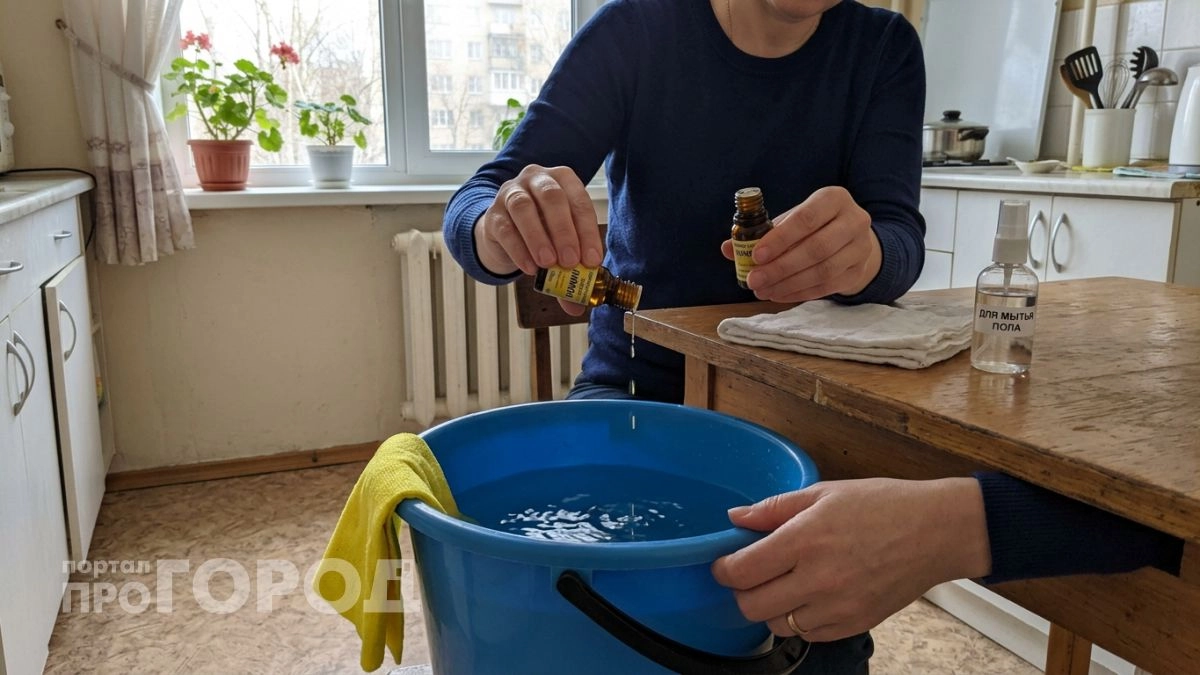 Одно средство в ведро с водой — и запах чистоты держится в доме всю неделю