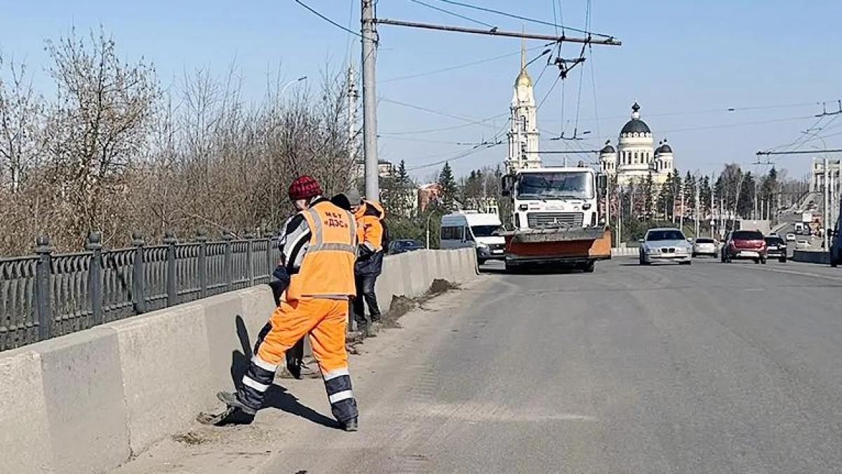 185 тонн грунта и 48 кубов мусора: Рыбинск чистит улицы после зимы