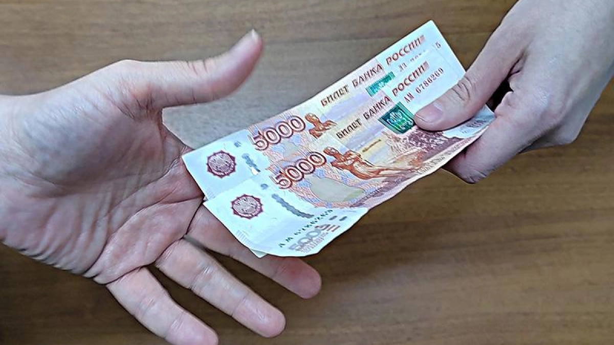 Узнал пин-код при установке приложения и снял 900 тысяч у спящего друга