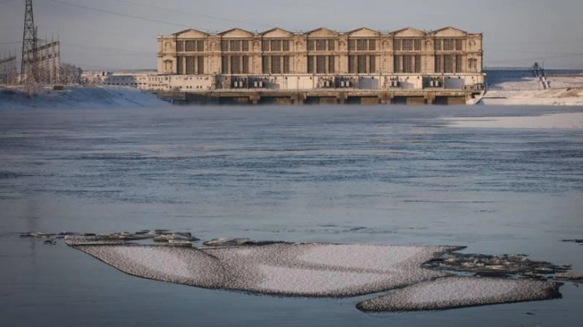 Паводок в Рыбинском округе затопил трассу между двумя деревнями