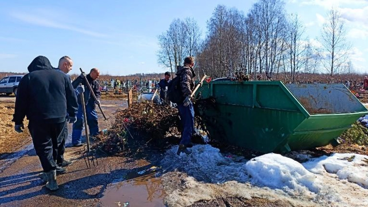 В Рыбинске убрали свалки на кладбищах и установили новые контейнеры