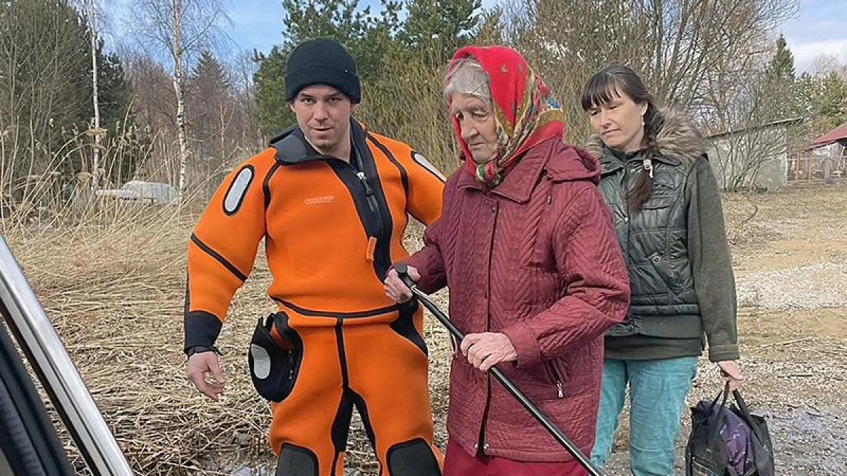 84-летнюю жительницу острова под Рыбинском спасли на судне на воздушной подушке