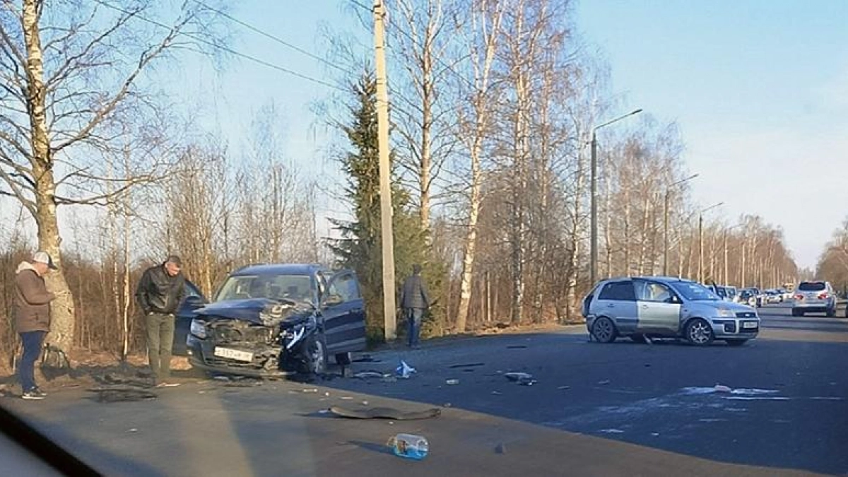 Ford выехал на встречку в Рыбинске: трое госпитализированы