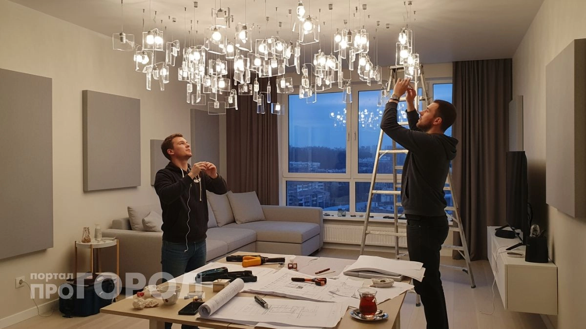 Перестаньте вешать люстры в центр комнаты: вот как современные дизайнеры добиваются эффекта дорогого объема