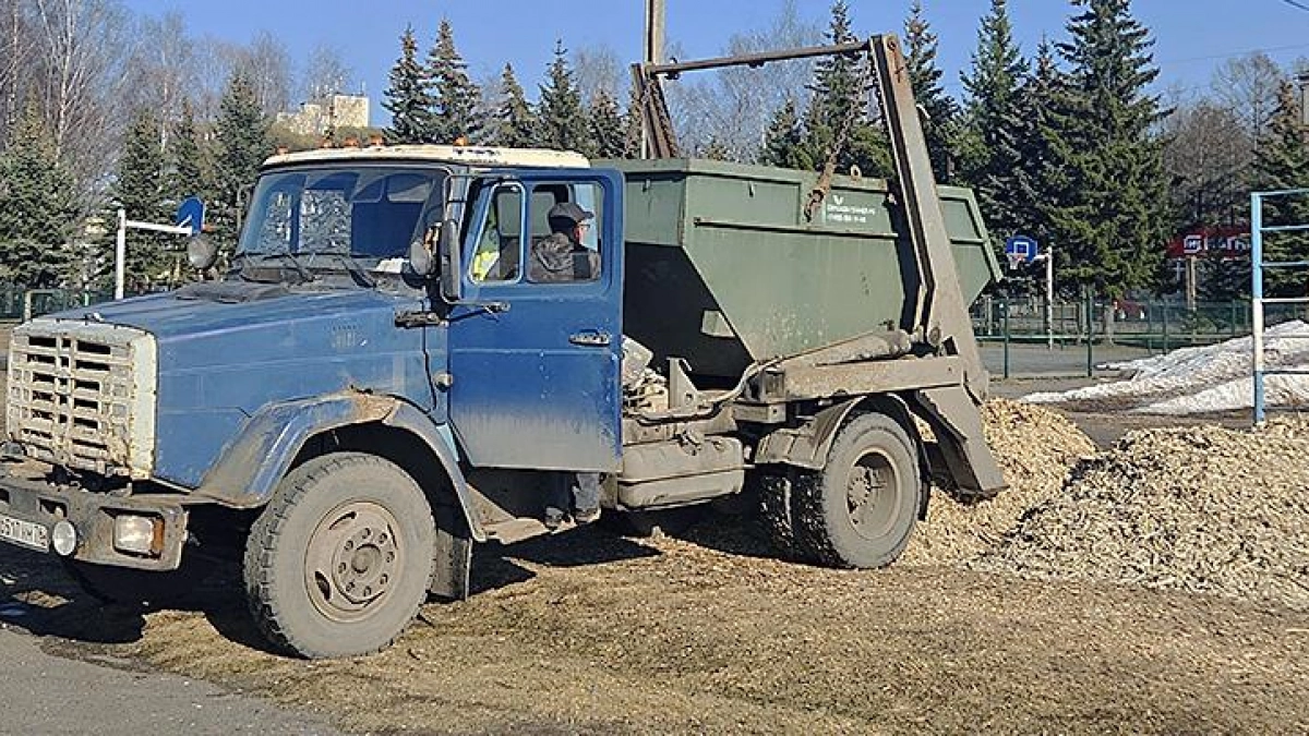 Щепа от обрезки деревьев Рыбинска досталась стадиону «Метеор»