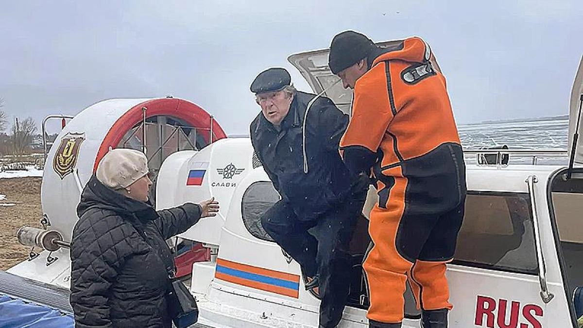 С острова под Рыбинском за сутки эвакуировали второго пенсионера