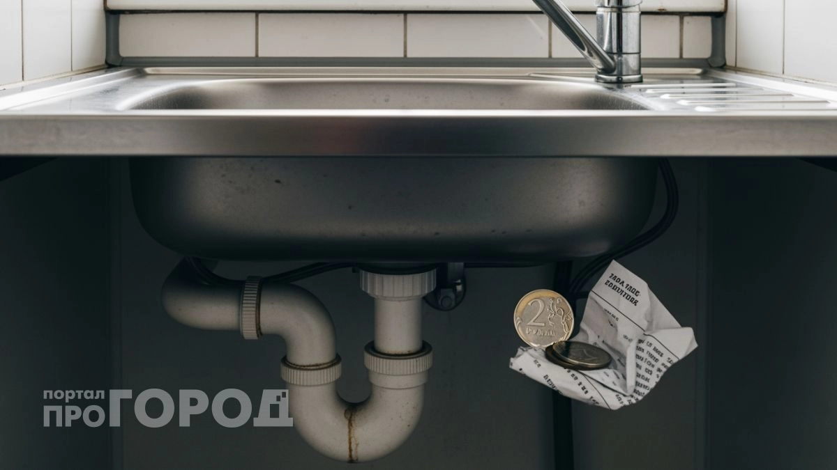Забудьте о дорогой химии: вонь из раковины исчезнет навсегда если вы поправите всего одну деталь под сливом