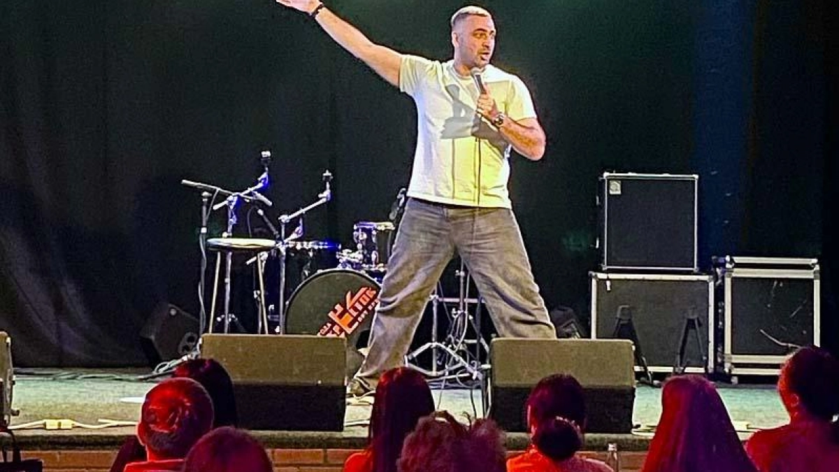 Стендап в Рыбинске: известные комики, серьёзные темы и ни слова мата