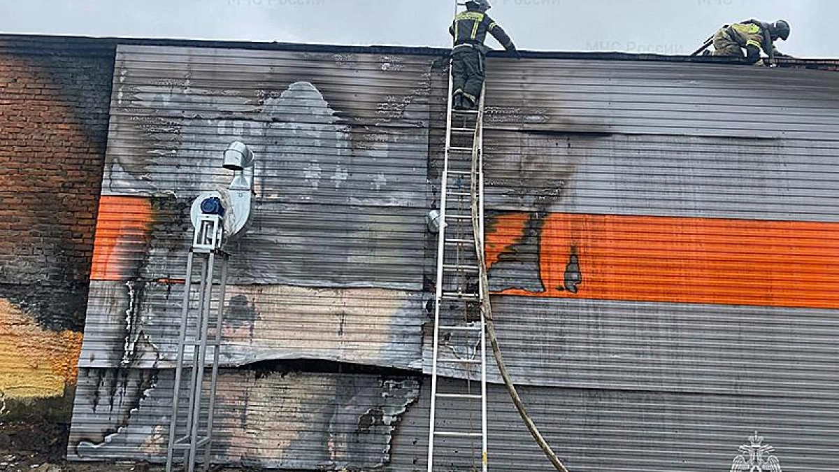 Заброшенный барак на Левитана в Рыбинске тушили семь часов