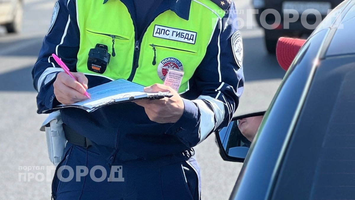 Перестаньте отдавать лишние бумаги инспектору: 3 документа, которые вы по закону не обязаны предъявлять