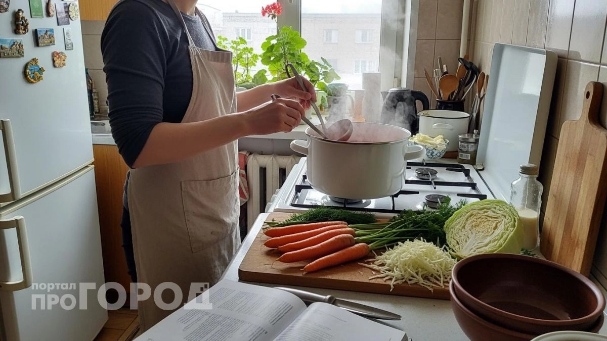 Перестаньте гадать, что первым отправлять в кастрюлю: этот простой порядок закладки сделает щи идеальными