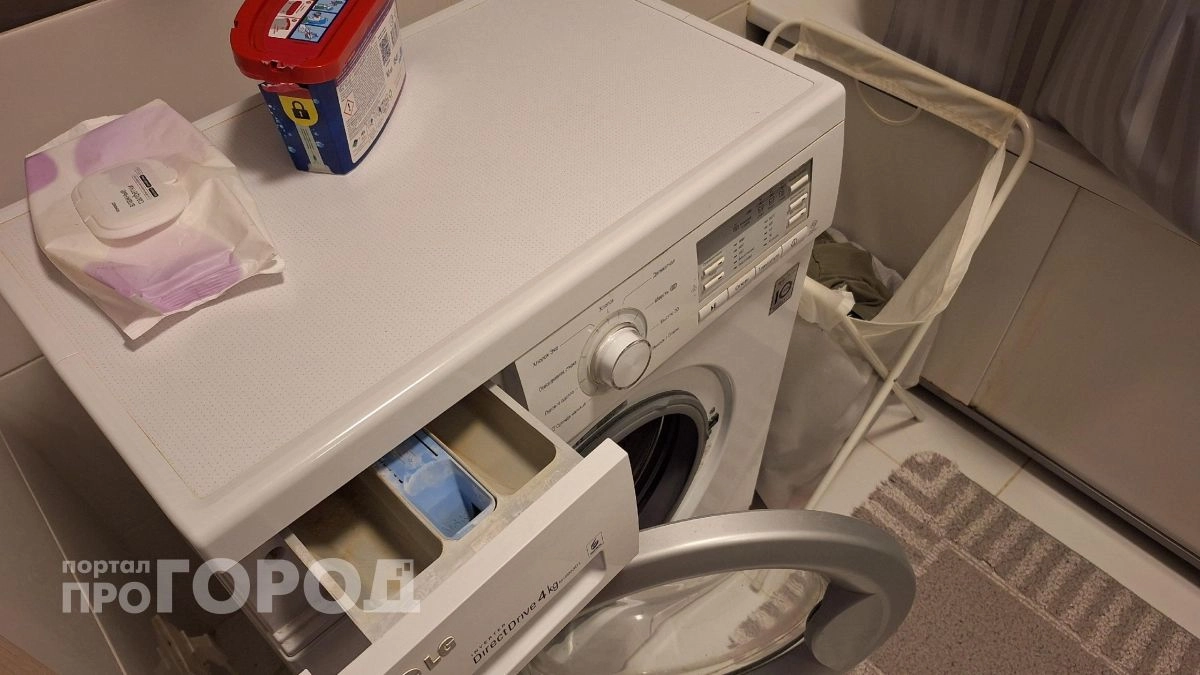 Забудьте про стиральную машину: узнала хитрый способ освежить вещи за минуту без капли воды и порошка