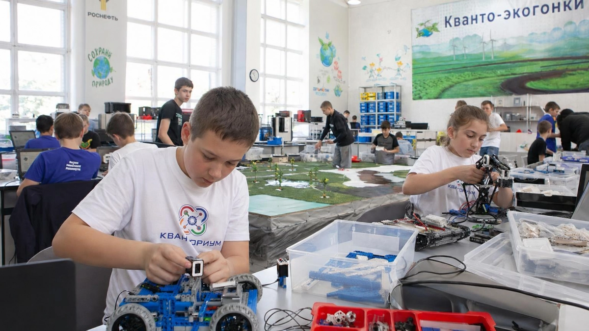 Сотня юных изобретателей Ярославской области создавали экороботов в Рыбинске