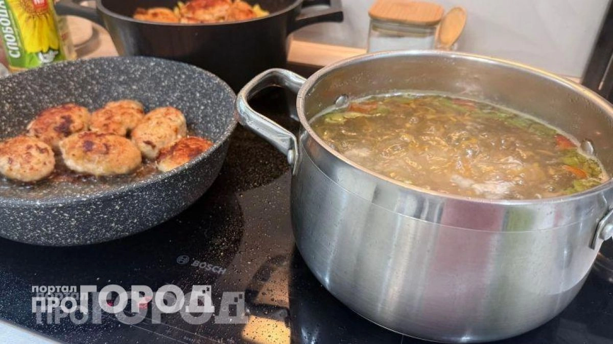 Добавьте этот дешевый продукт в кастрюлю при варке: обычный суп по вкусу станет лучше ресторанного блюда