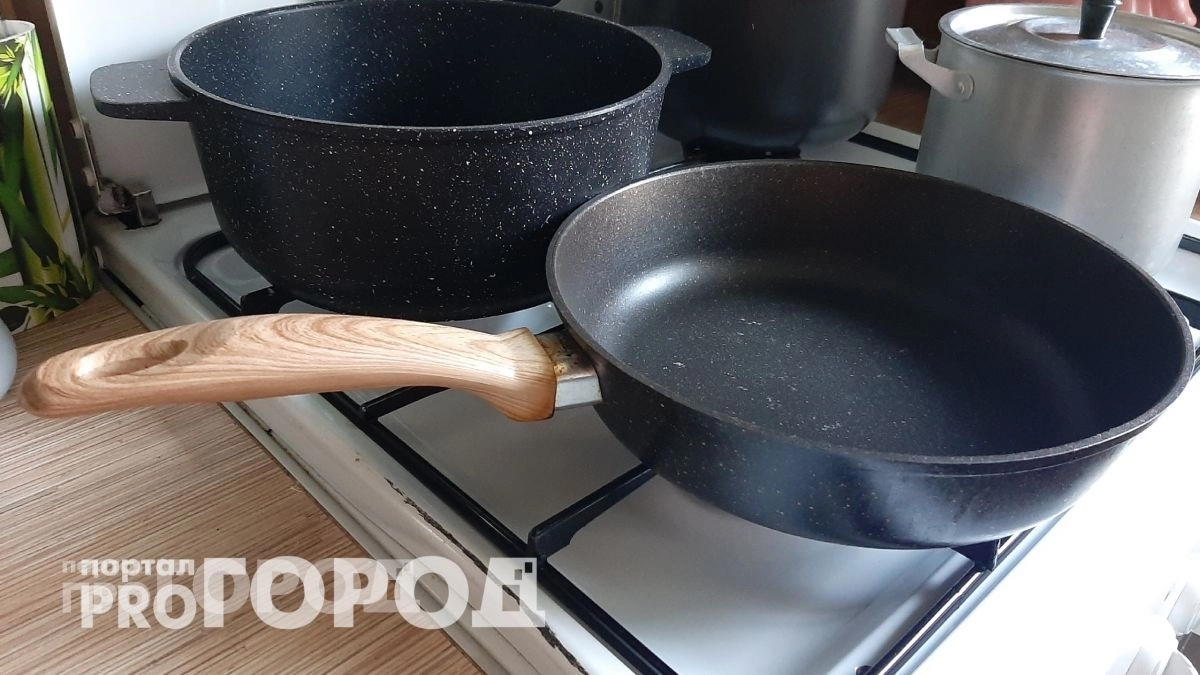 Забудьте про покупную химию: теперь мои сковородки сияют чистотой благодаря простому ресторанному методу