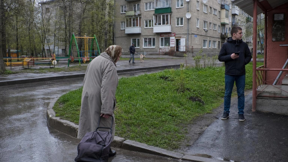 Пенсионерка из Рыбинска сама помогла поймать курьера мошенников