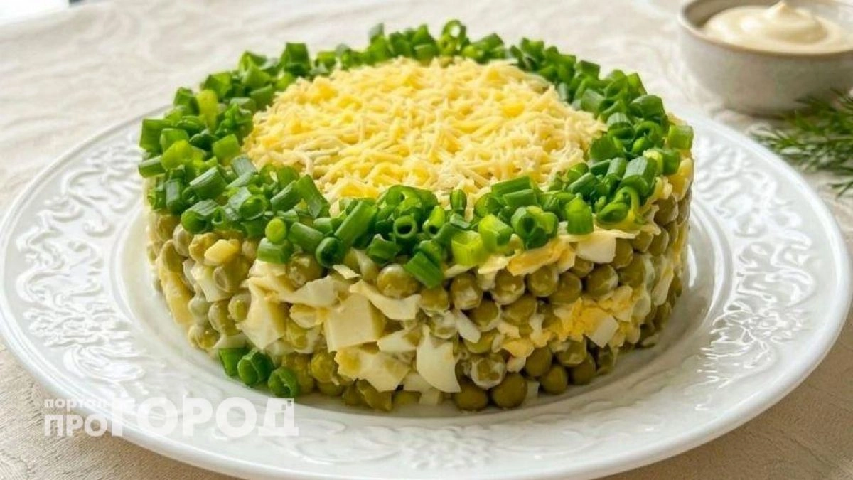 Всего четыре доступных продукта и пять минут времени: делаю ресторанный салат пока закипает вода в чайнике