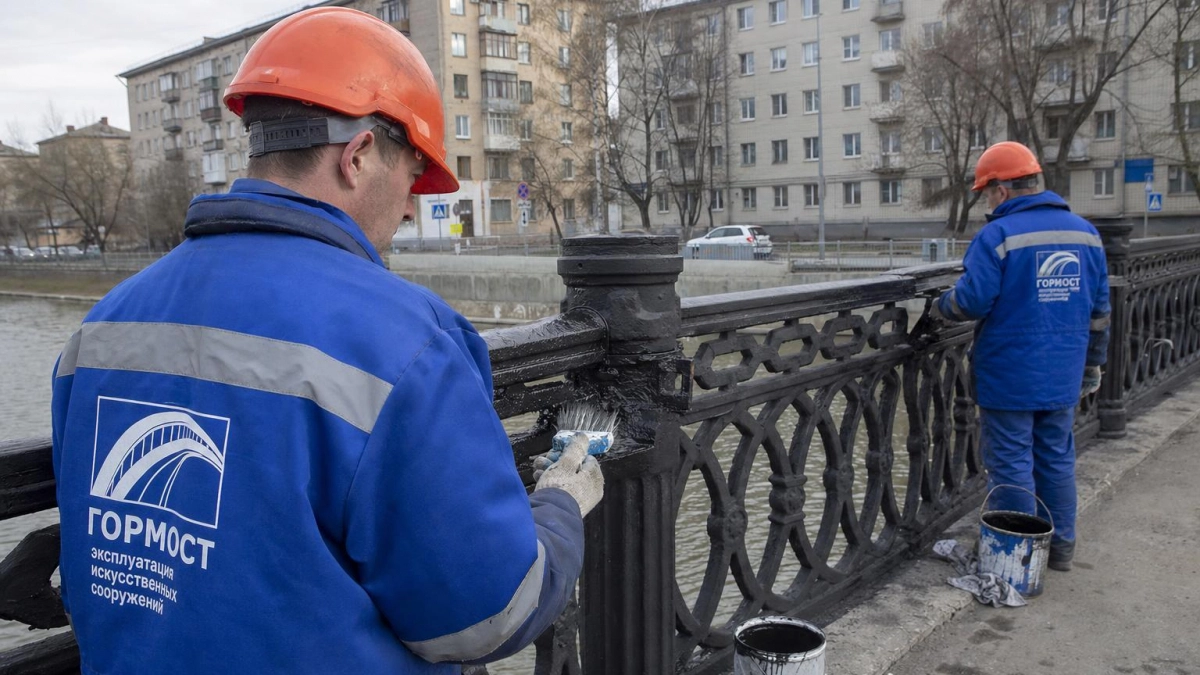 В Рыбинске красят мосты и виадуки: уже обновили три объекта