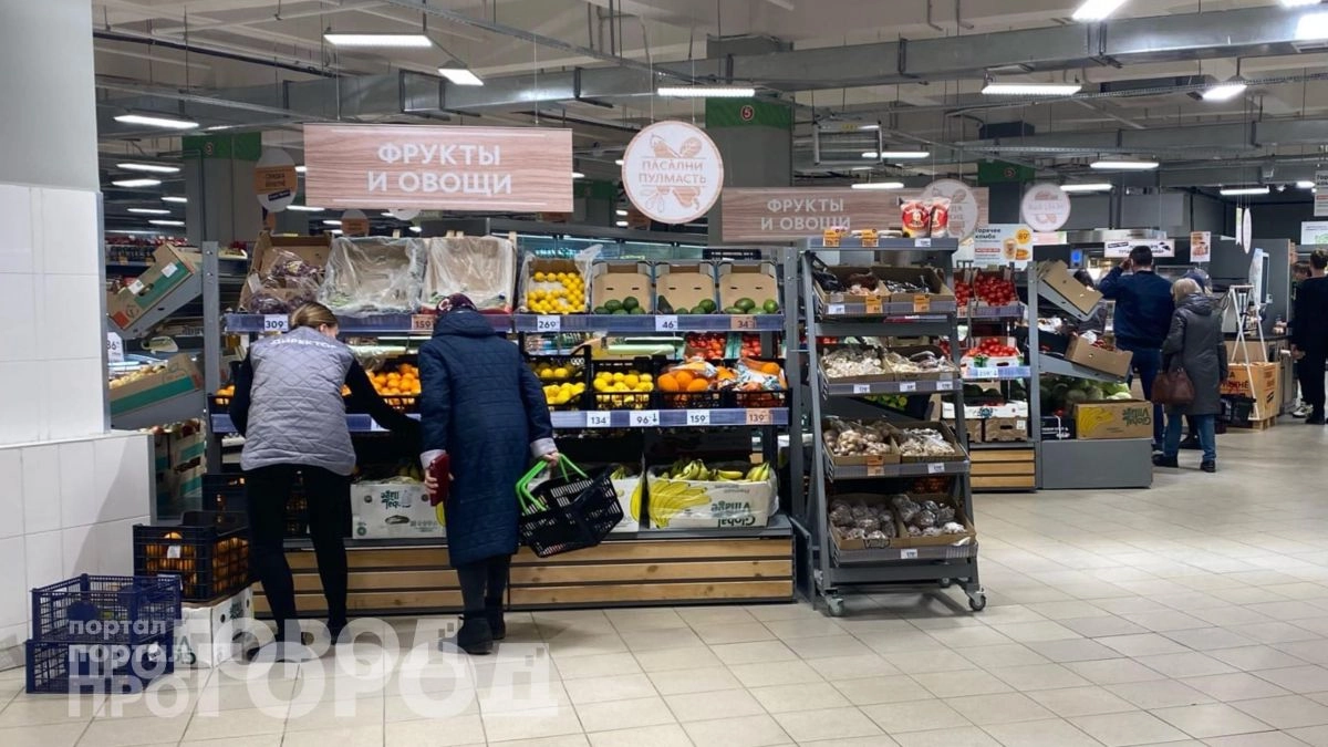 Хитрость кассиров в Пятерочке раскрыта: почему они перевешивают ваши овощи и как не переплатить на кассе