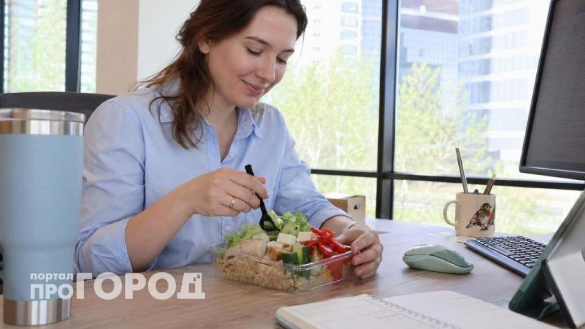 Больше никаких замечаний от коллег: список продуктов для офисного ланча, который избавит от лишних запахов
