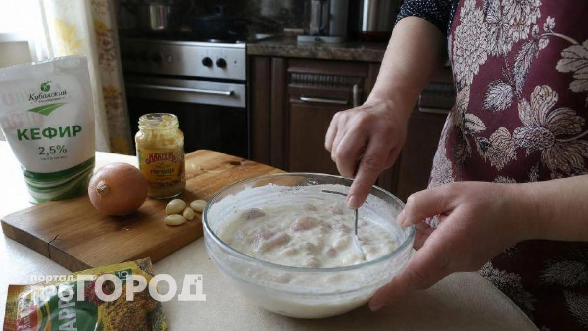 Хватит мучить себя сухой курицей: залейте мясо кефиром по этому методу и получите эффект ресторанного блюда