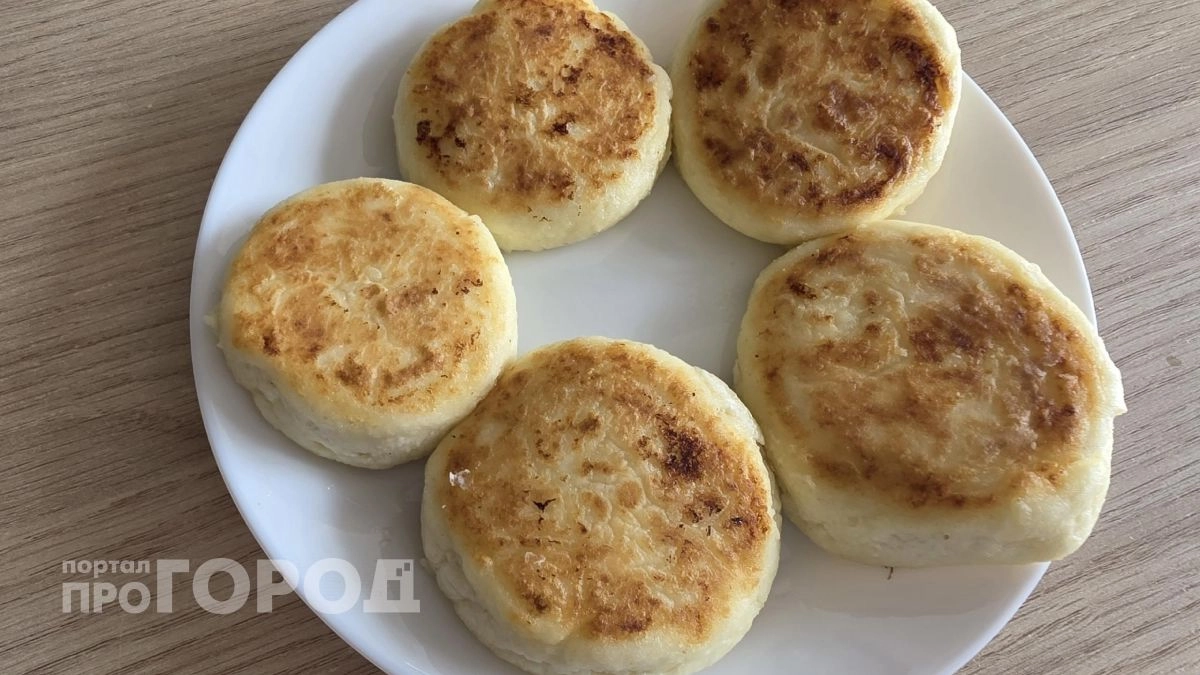 Секрет идеальных сырников раскрыт: добавляю этот копеечный продукт и забываю про муку навсегда