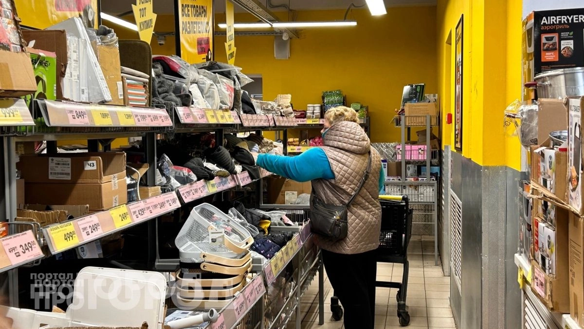 Забыла про горы крышек на кухне: купила одну универсальную за копейки в Чижике и освободила весь ящик сразу