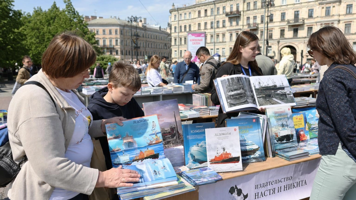 Рыбинское издательство привезло книги об атомных ледоколах на петербургский салон